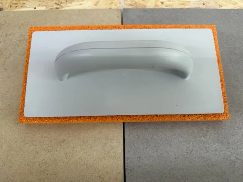 Grating board with a sponge rubber surface