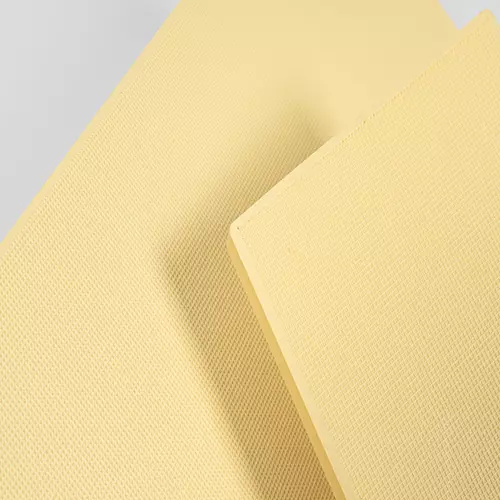Planche &agrave; r&acirc;per en plastique  &agrave; surface l&eacute;g&egrave;rement stri&eacute;e