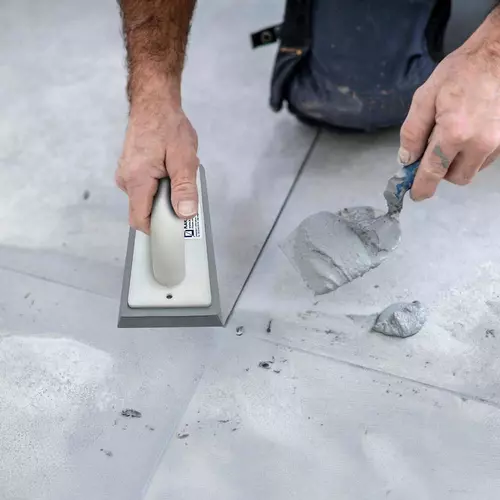 Zusatzbild Epoxid-Fugbrett aus Kunststoff als handliches Werkzeug zum Fliesenlegen.