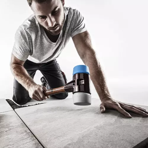 Hammer f&uuml;r Fliesenleger schonend