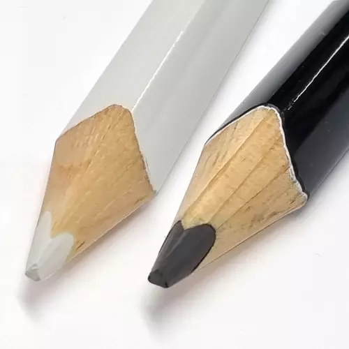 C&ocirc;t&eacute; noir et blanc du marqueur