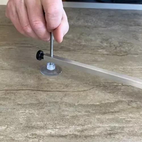 Image supplémentaire Coupe-carreaux avec fixation à ventouse pour un maintien solide