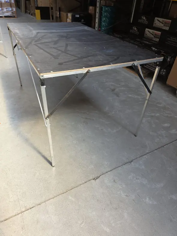 Folding workbench - front view