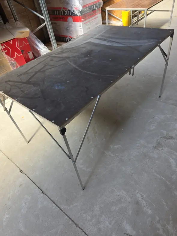 Folding workbench - side view